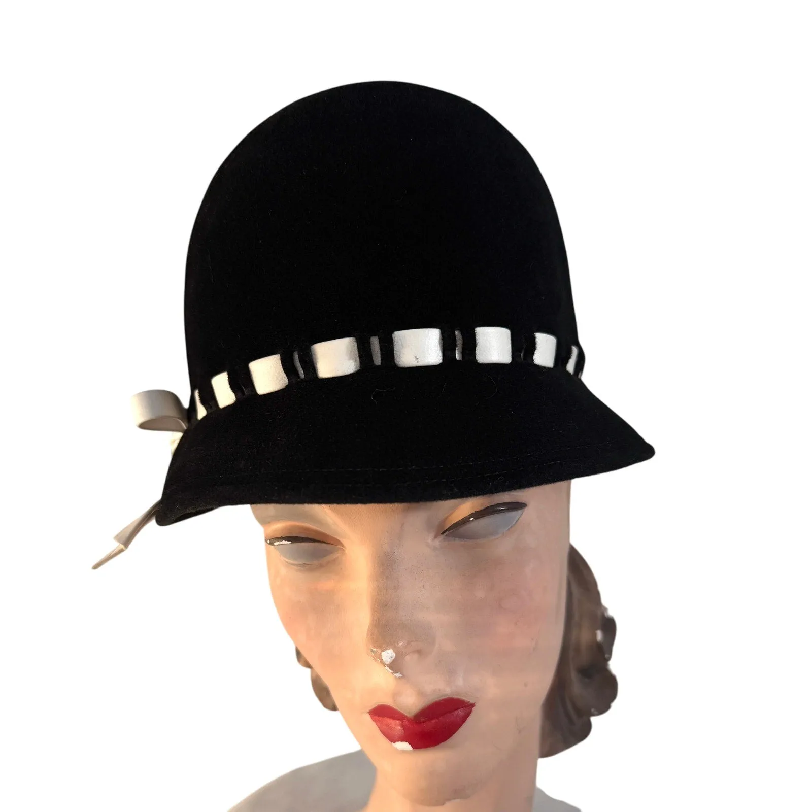 1960s Vintage Bucket Hat  Genevieve Black & White Mod Wool Felt Sz M 21"
