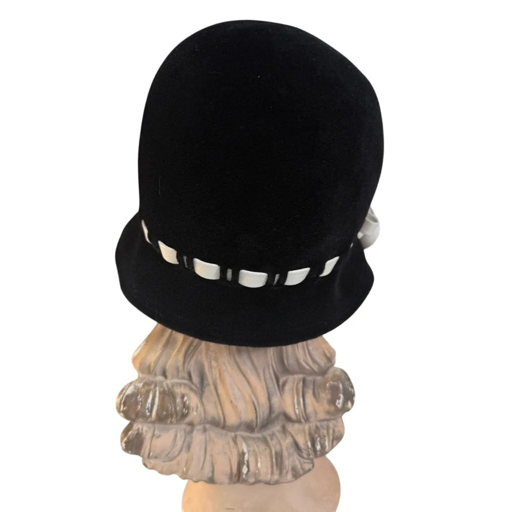 1960s Vintage Bucket Hat  Genevieve Black & White Mod Wool Felt Sz M 21"