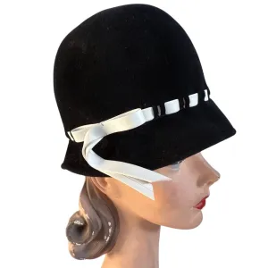 1960s Vintage Bucket Hat  Genevieve Black & White Mod Wool Felt Sz M 21"