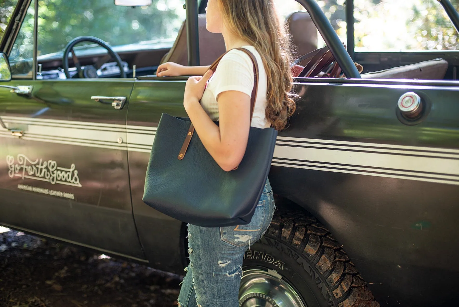 AVERY LEATHER TOTE BAG - MEDIUM - NAVY