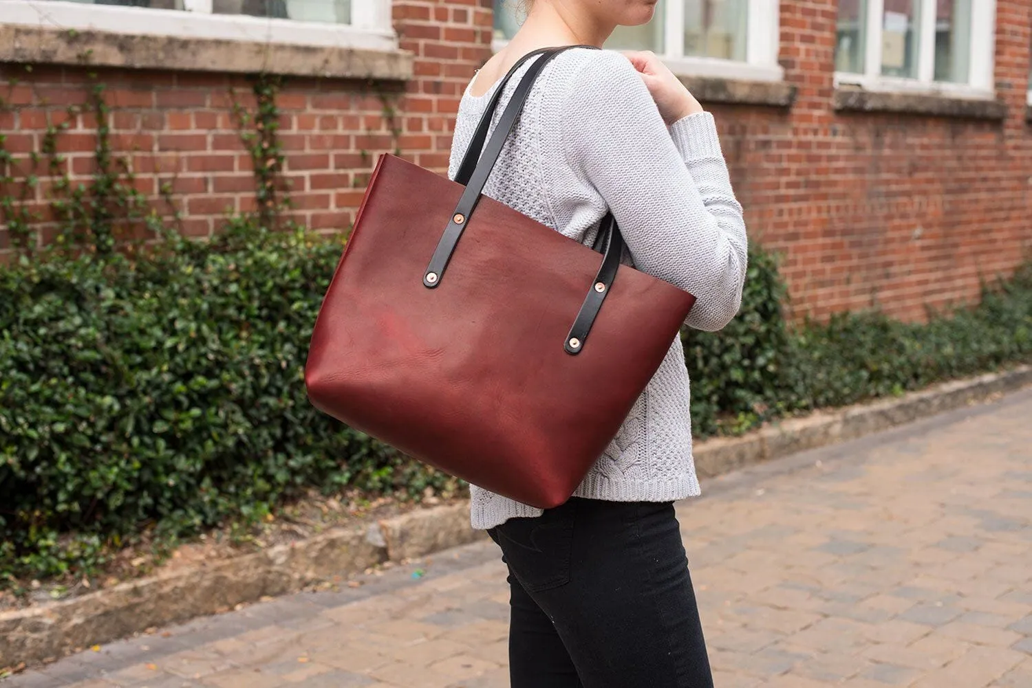 AVERY LEATHER TOTE BAG - MEDIUM - OXBLOOD
