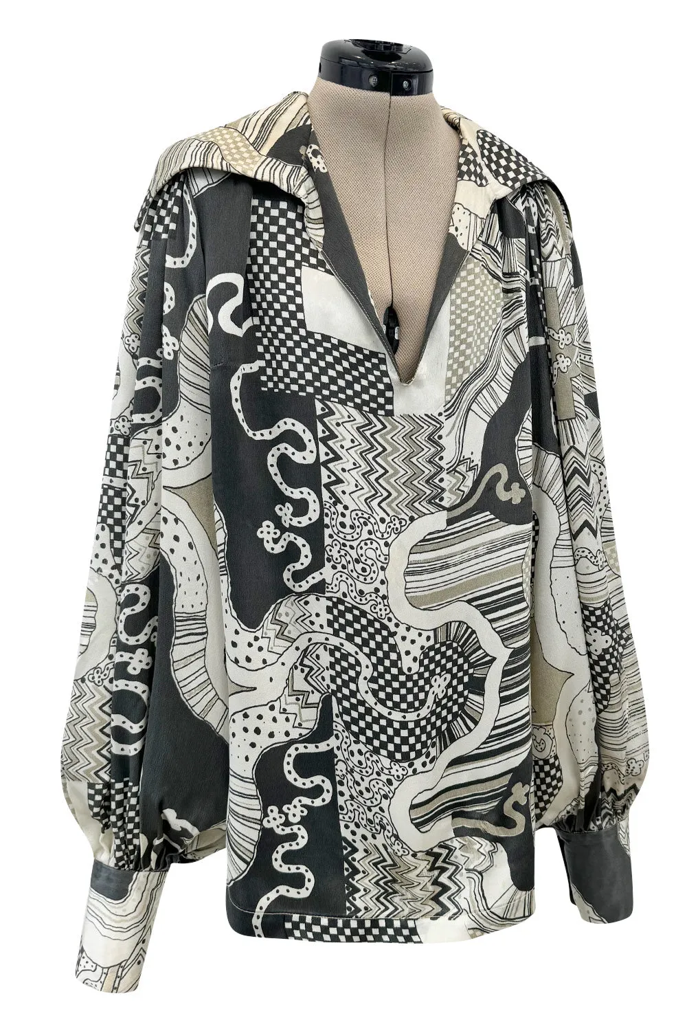 Beautiful & Rare 1970s Thea Porter Balloon Sleeve Grey Toned Printed Top w Pointed Collar