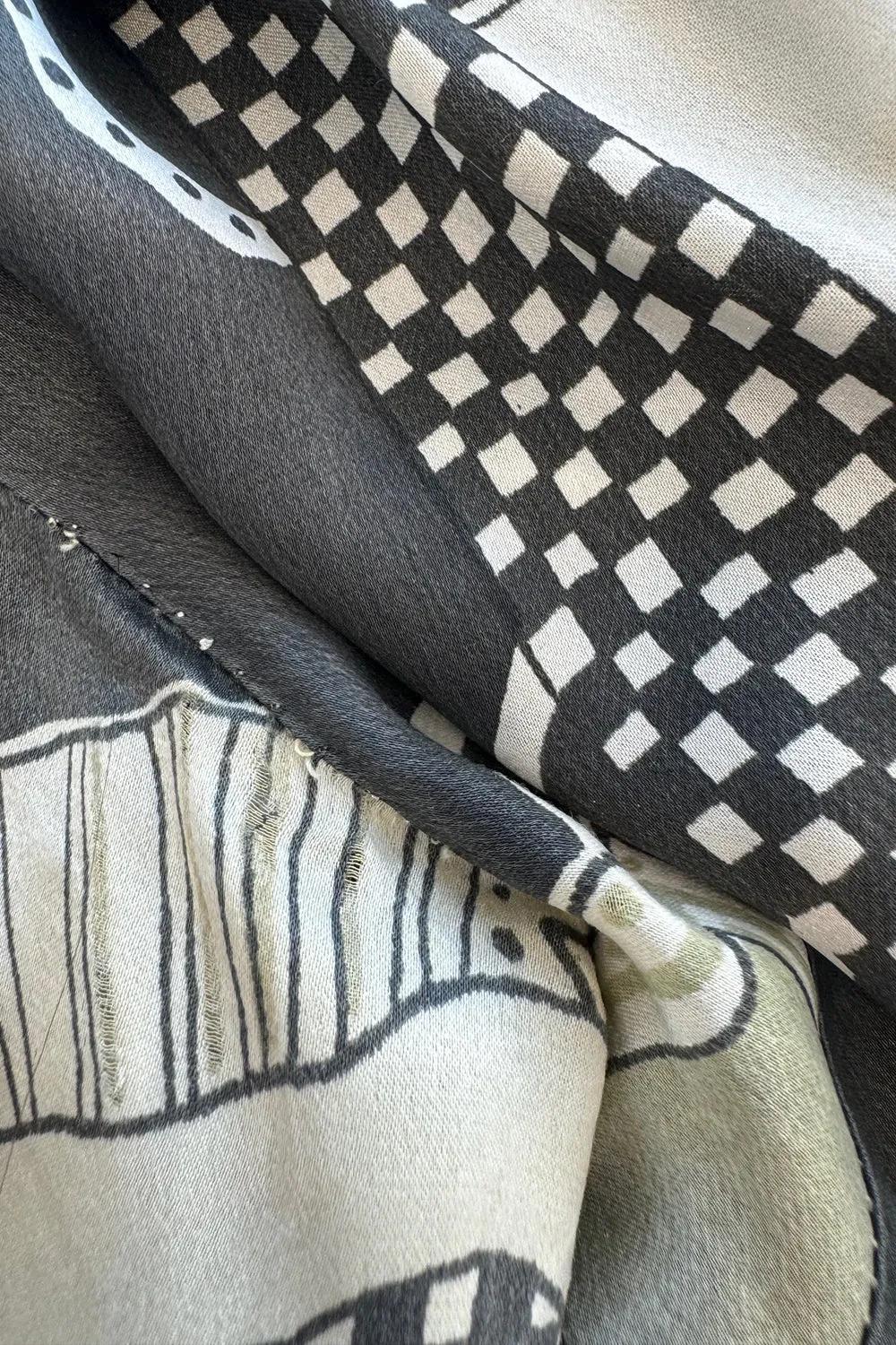 Beautiful & Rare 1970s Thea Porter Balloon Sleeve Grey Toned Printed Top w Pointed Collar