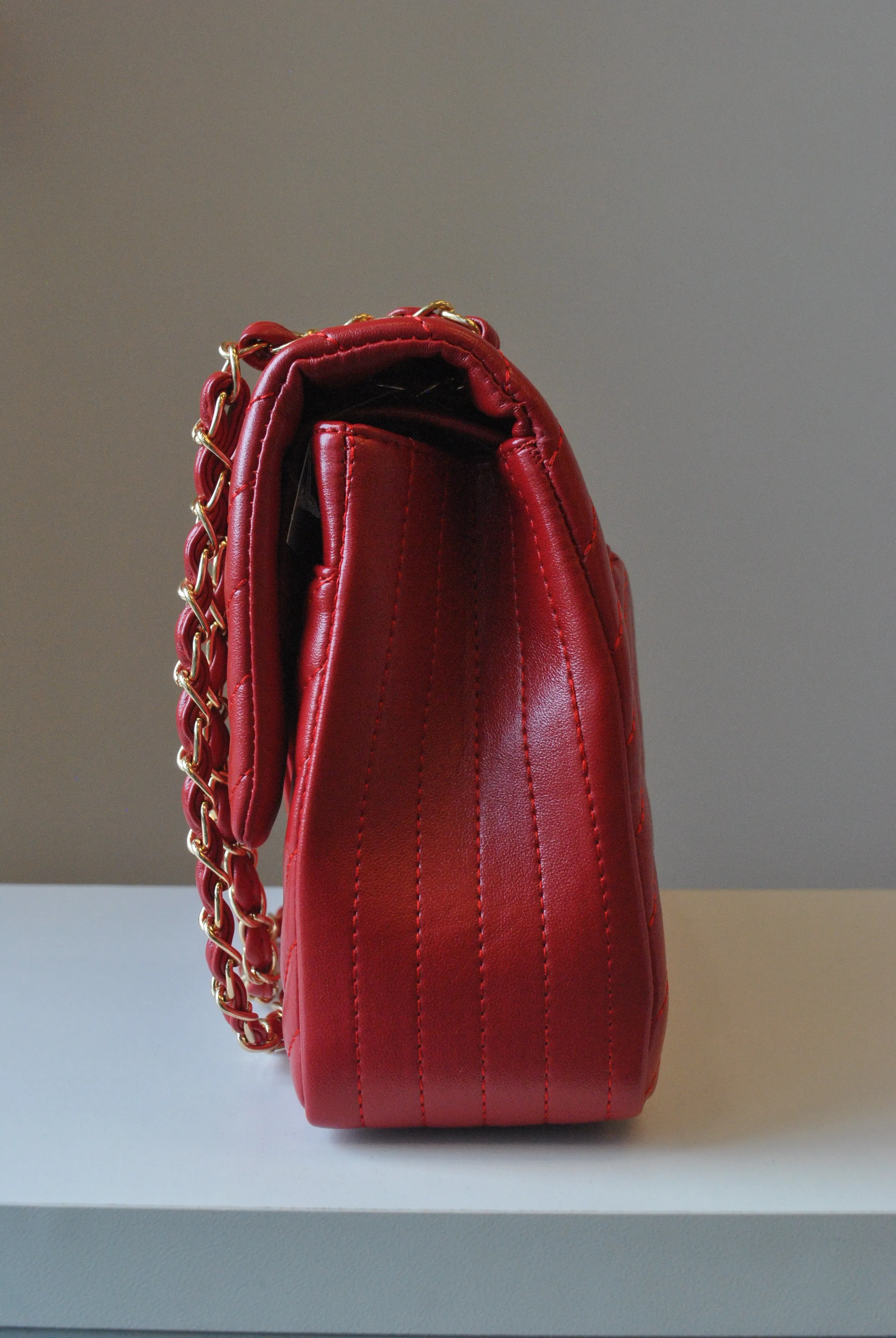 BIG RED GUILTED SHOULDER BAG WITH GOLD CHAIN