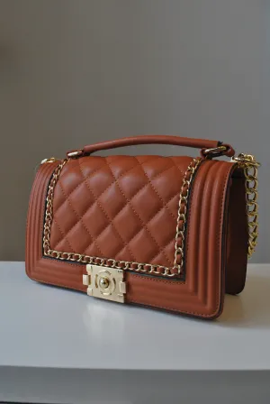 CARAMEL GUILTED MEDIUM CROSSBODY BAG WITH GOLD CHAIN