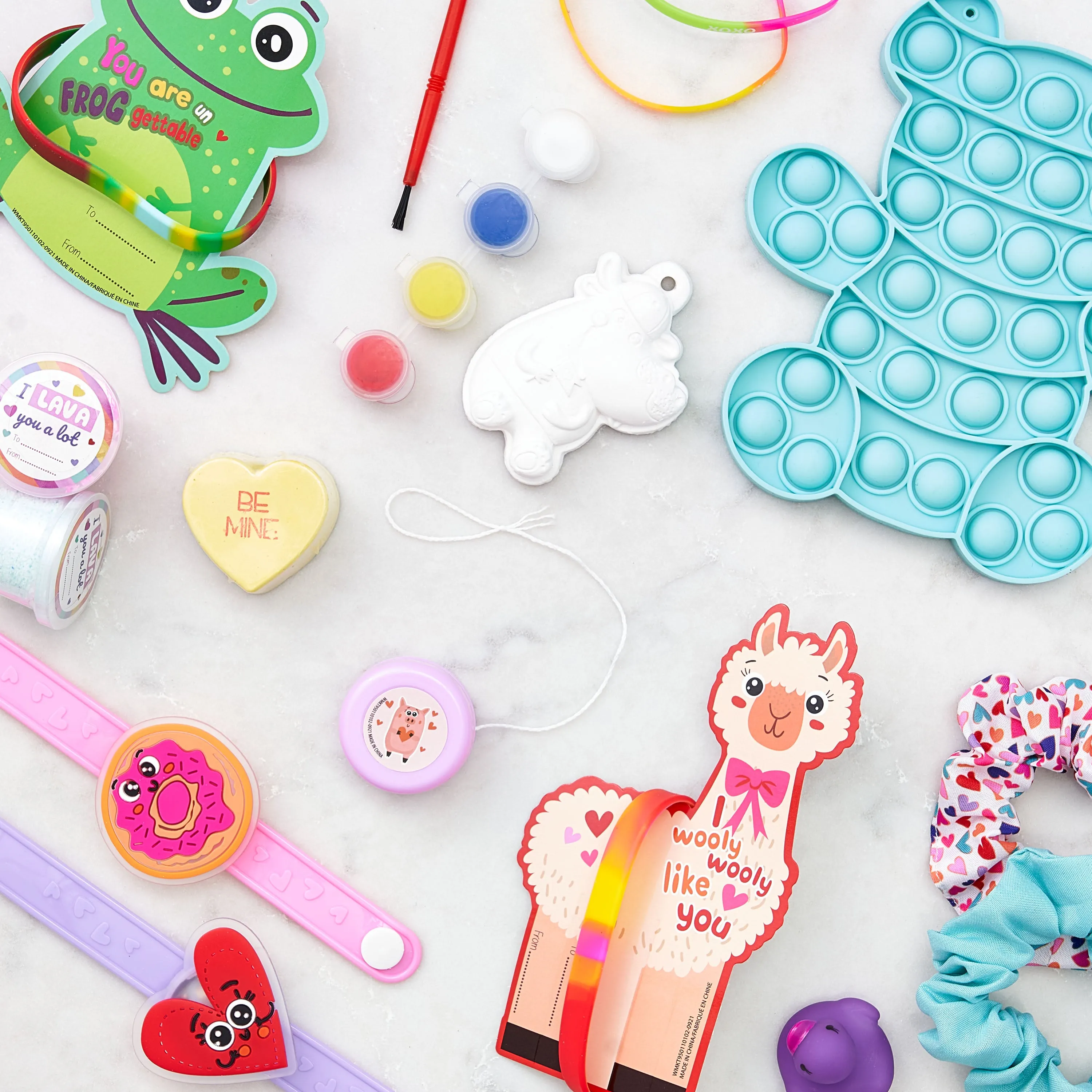 Cheep N Cheerful Valentine Kiddie Card Bucket with Bracelets 16ct, Deluxe Valentine Party Favors and Cards, Kids Valentine