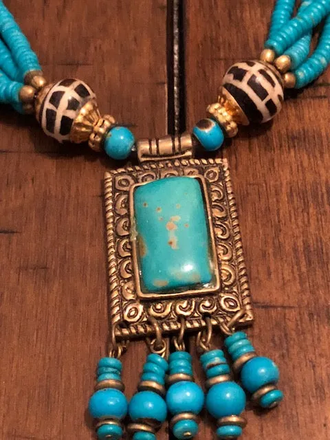 CLEOPATRAS BUSINESS  AND BEAUTY, THE POWER WOMAN