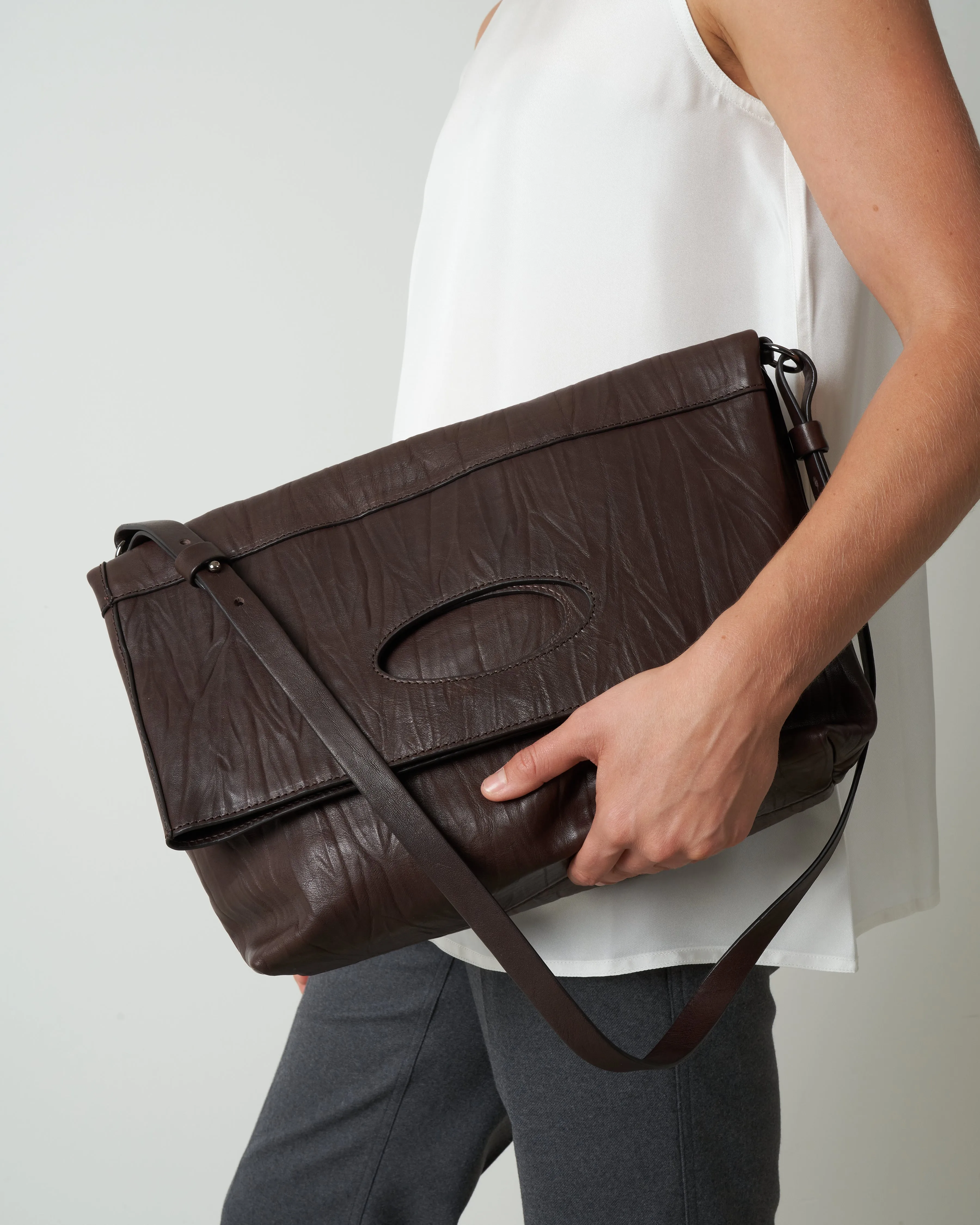 fold-over crossbody with handles - ebano