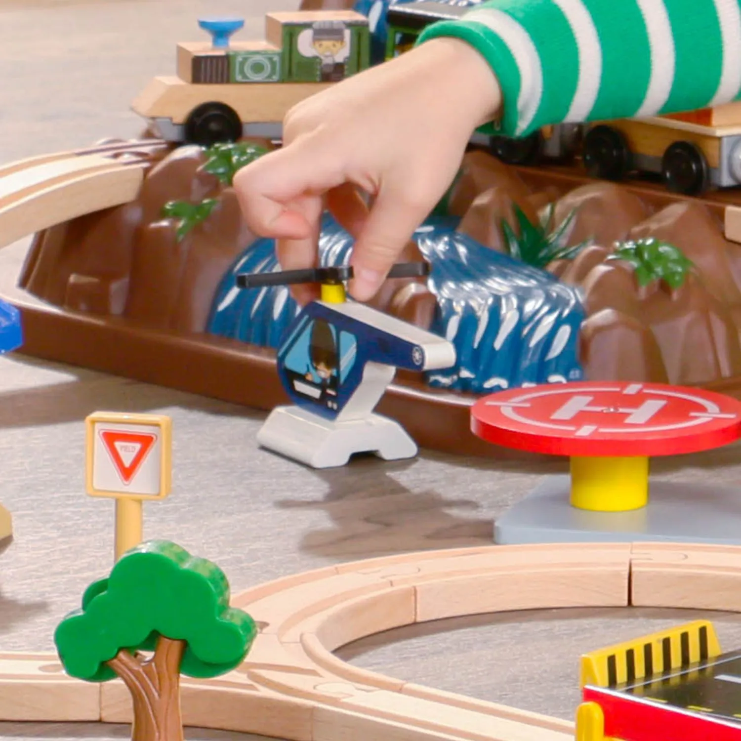 KidKraft Bucket Top Mountain Train Set