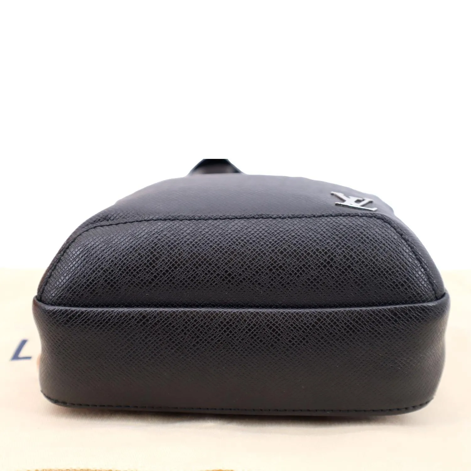 LOUIS VUITTON Avenue Sling Taiga Leather Backpack Bag Black