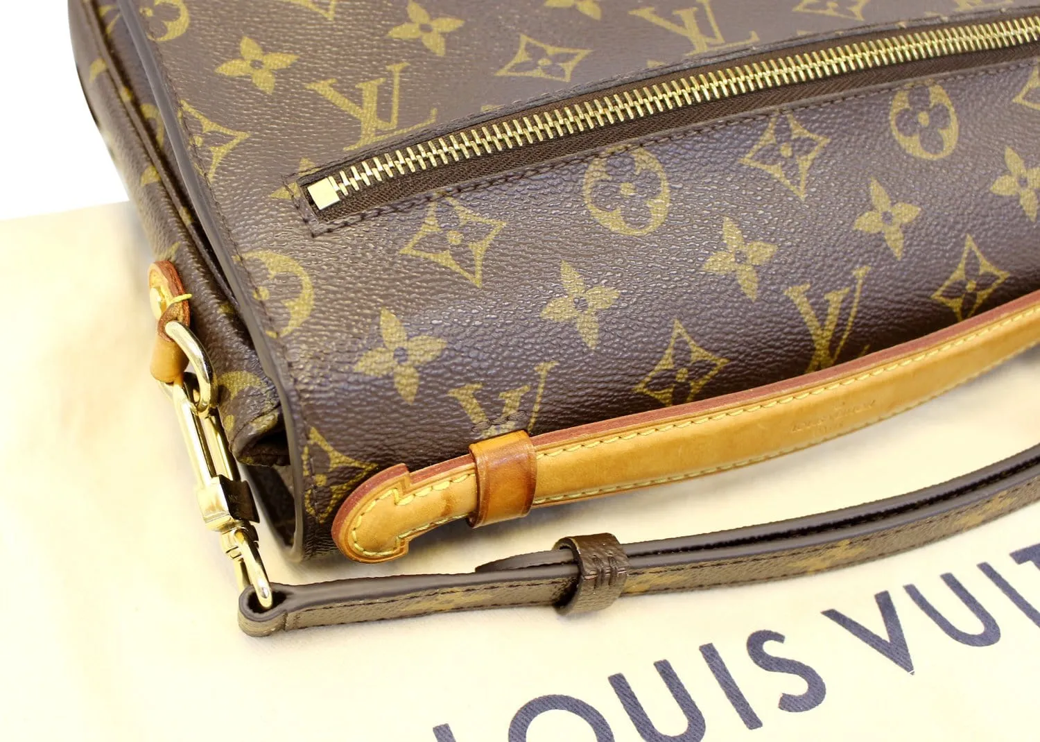 LOUIS VUITTON Monogram Canvas Metis Pochette Crossbody Bag