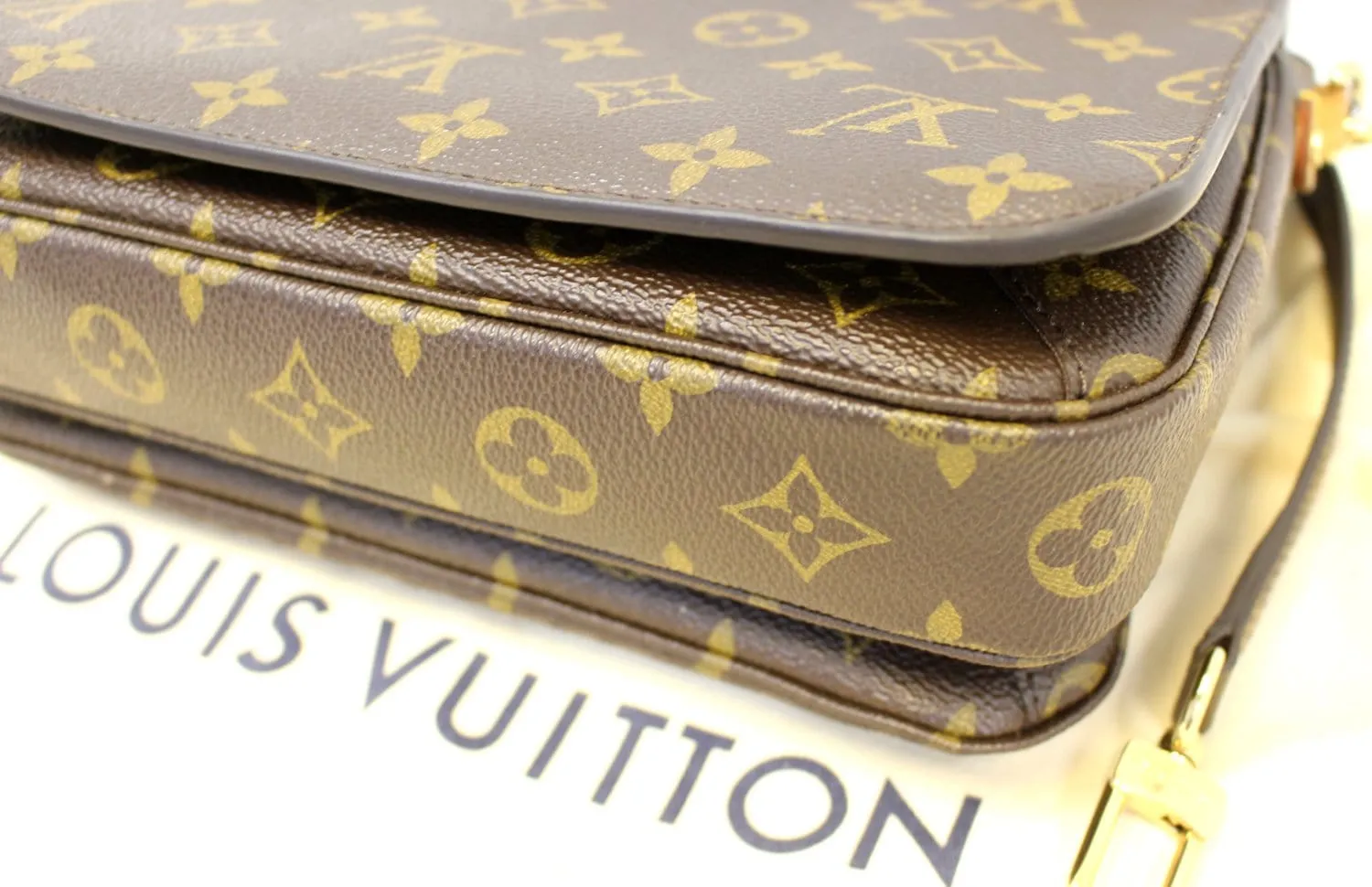 LOUIS VUITTON Monogram Canvas Metis Pochette Crossbody Bag