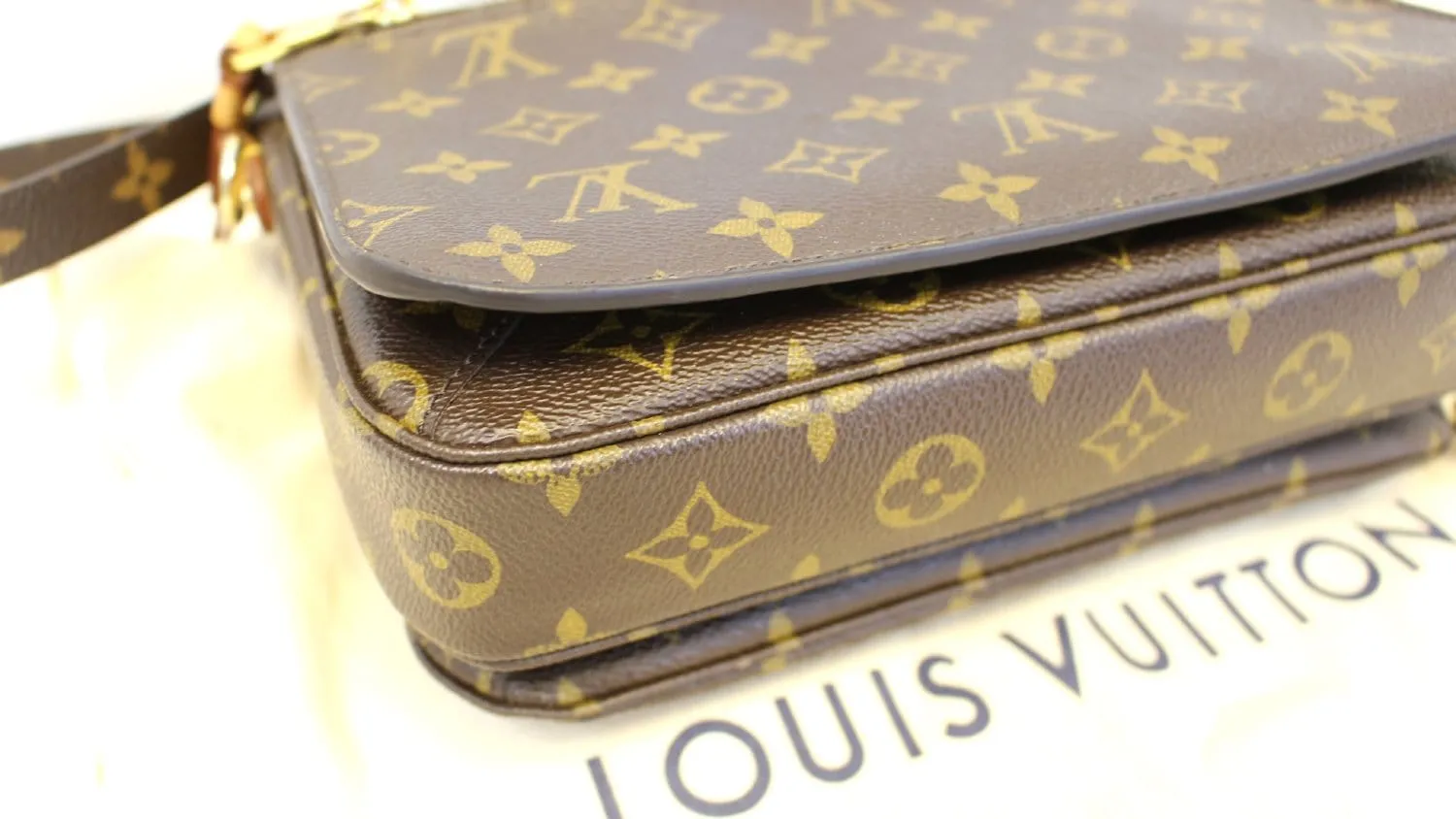 LOUIS VUITTON Monogram Canvas Metis Pochette Crossbody Bag