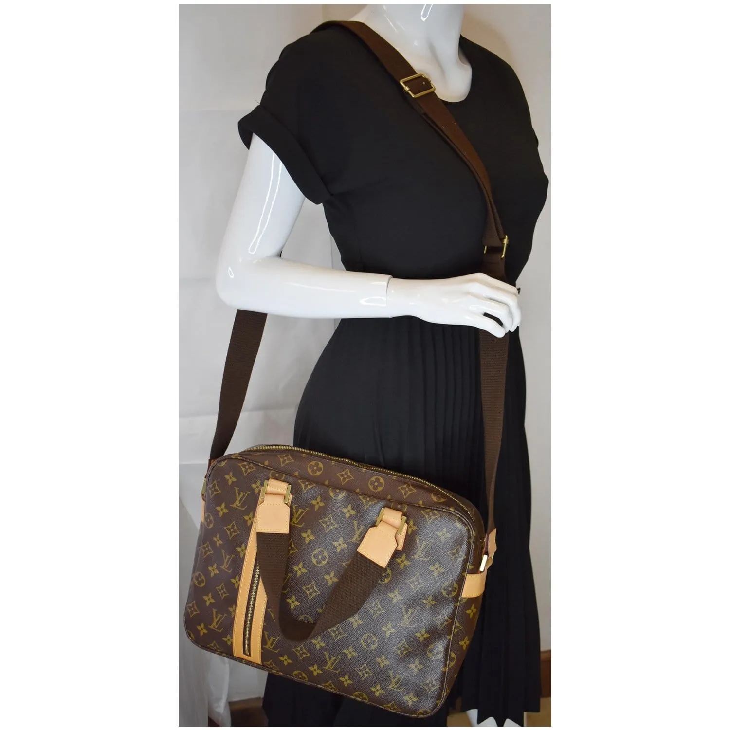 LOUIS VUITTON Sac Bosphore Monogram Canvas Messenger Bag Brown