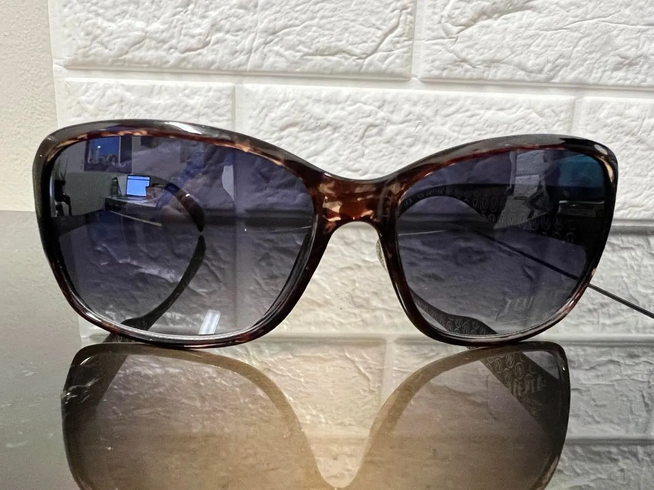 New Designer Rep. Sunglasses, 400 UV Protection! Stylish Gradient Lenses! 8425
