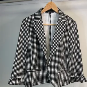 NWT Amanda   Chelsea Black and White Checkered blazer size 12