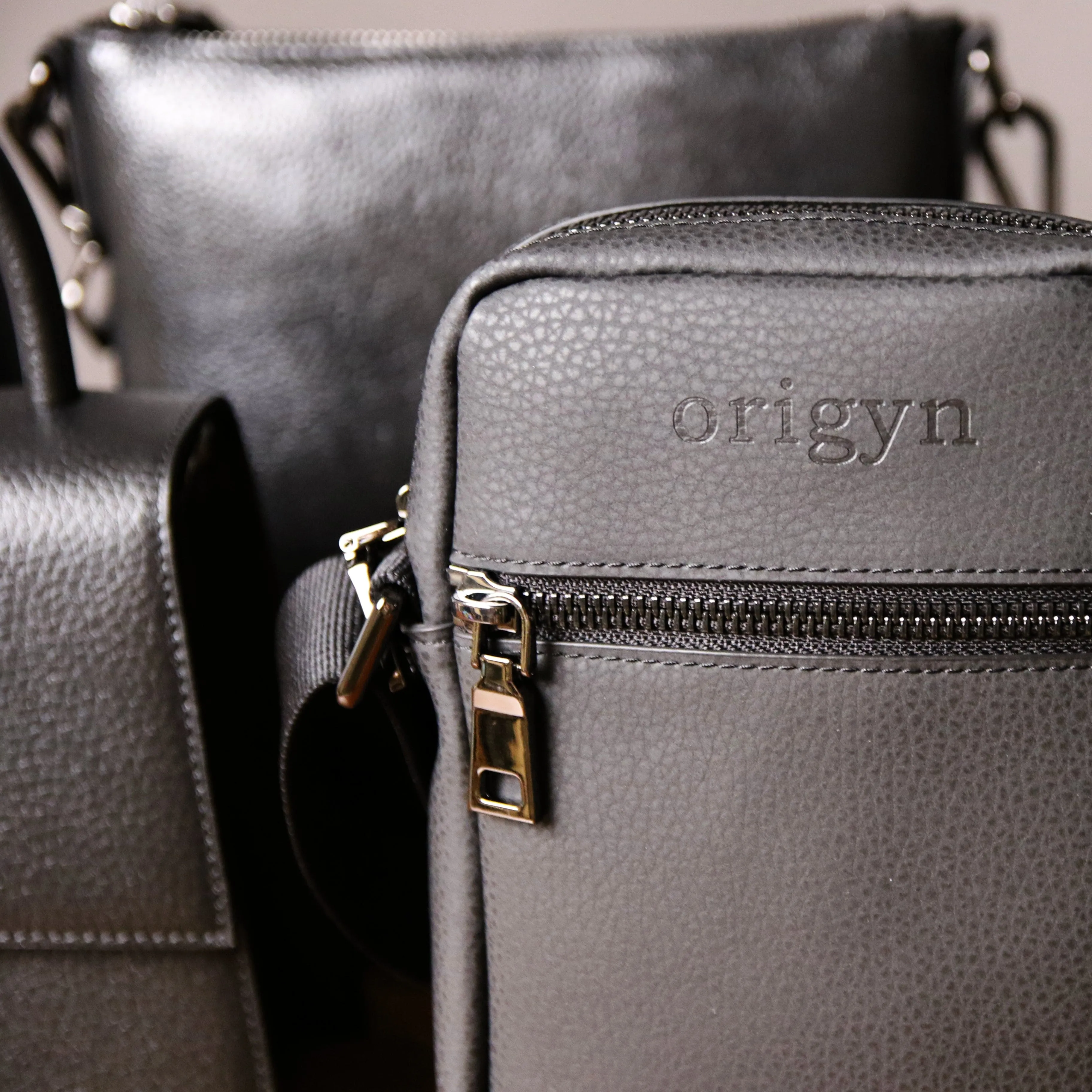 Origyn 02 MIRUM® Leather Crossbody Bag | Black