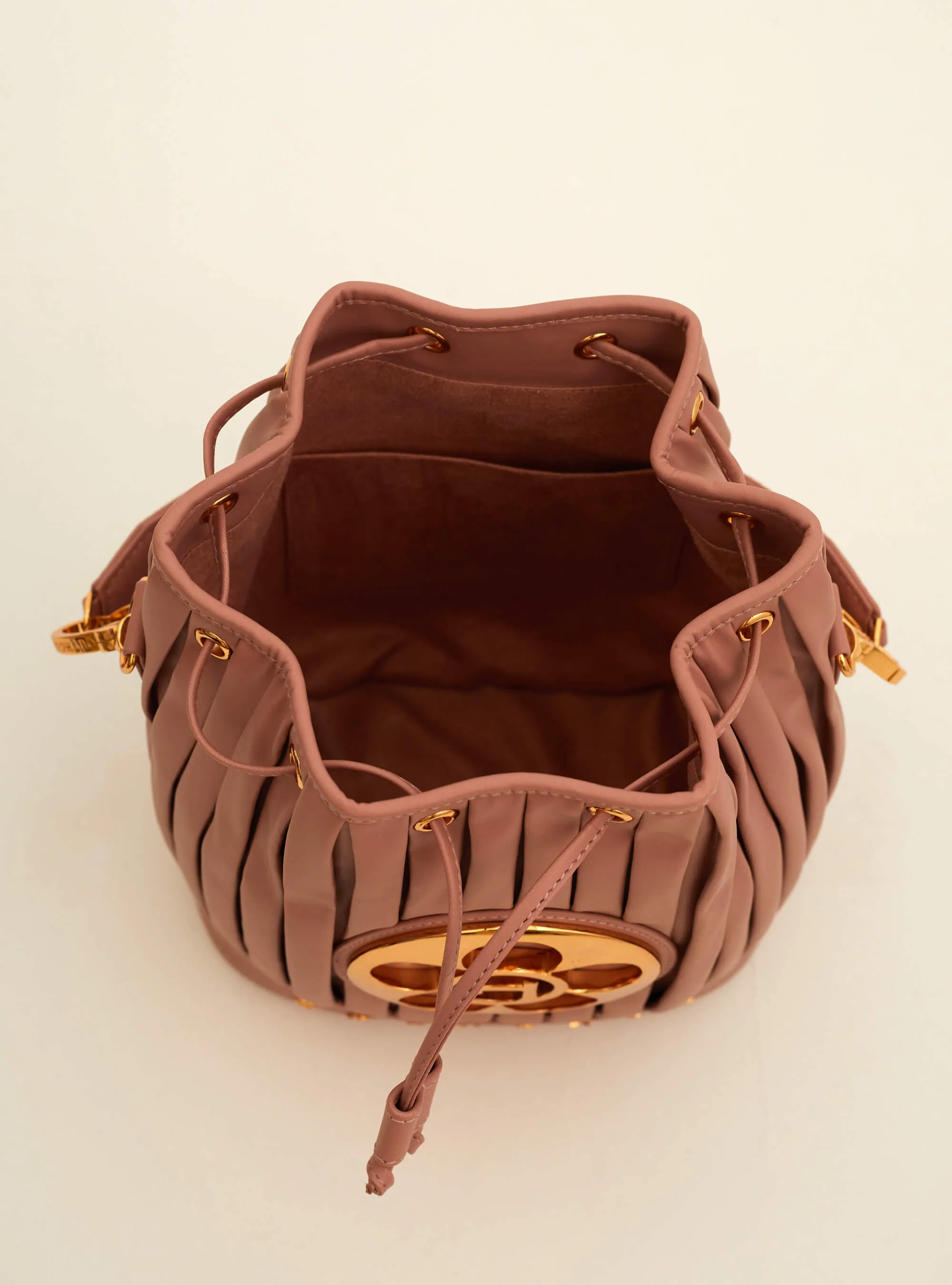 Outhouse   I   Oh Poppi Astor Place Bucket Bag in Pale Pink Vegan Leather Accessories OHBG21BB051