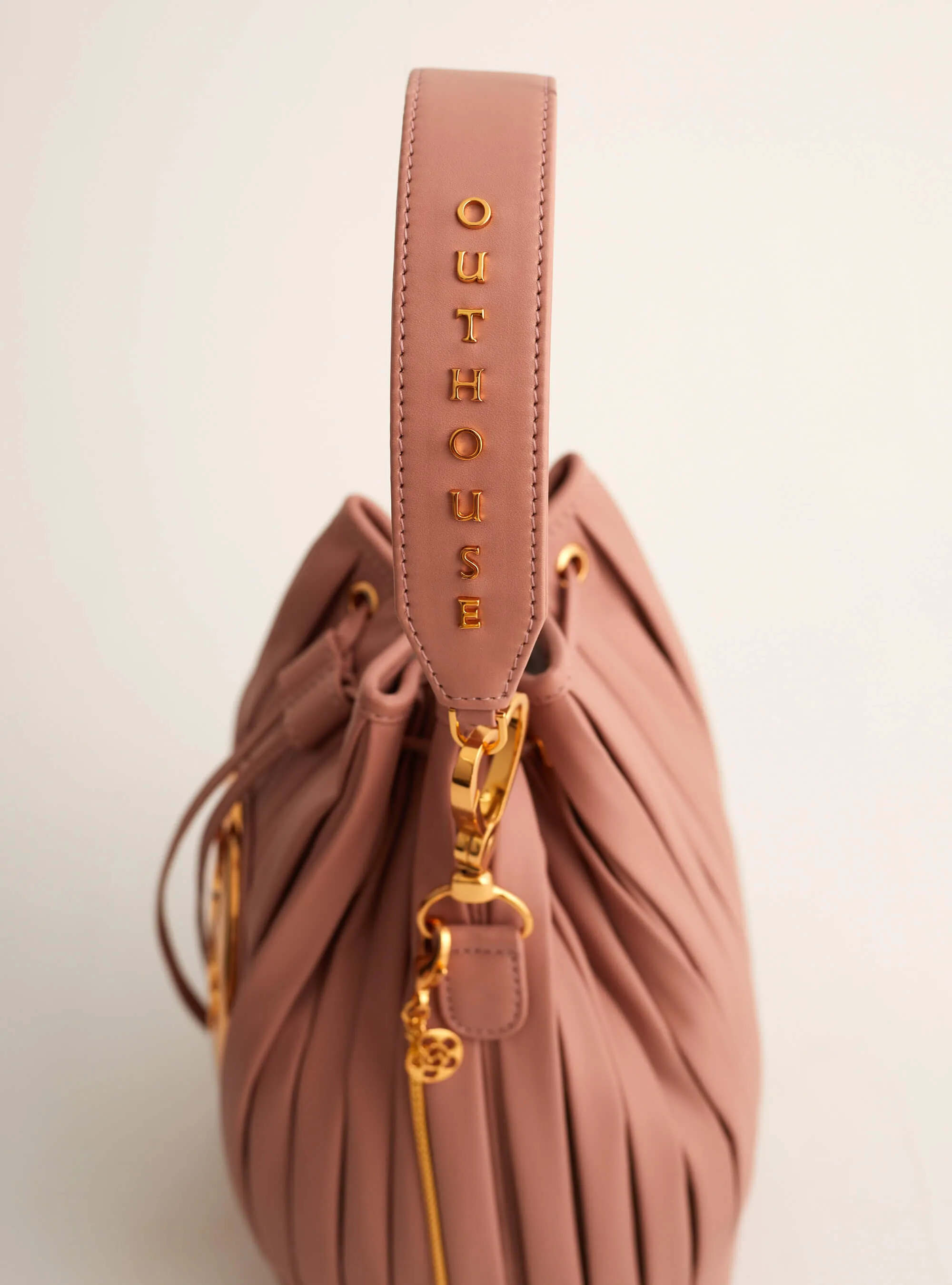 Outhouse   I   Oh Poppi Astor Place Bucket Bag in Pale Pink Vegan Leather Accessories OHBG21BB051