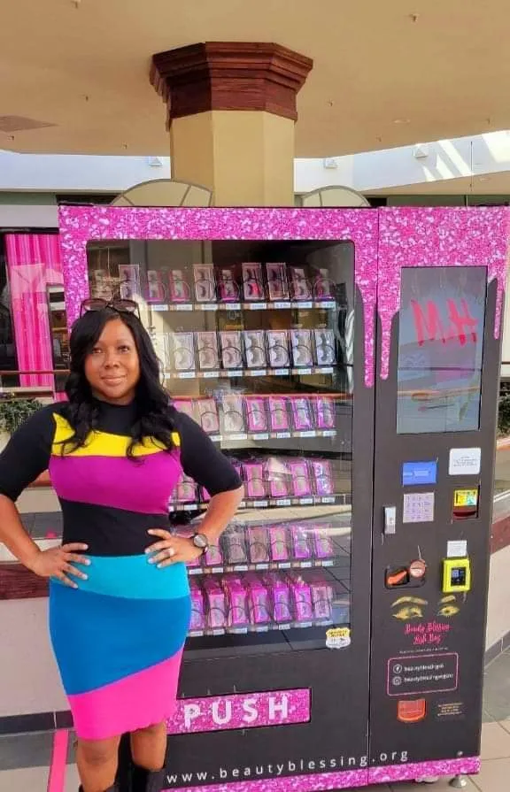 PAPERBACK- Eyelash Vending Machine Book- How I Started An Eyelash Vending Machine Business- Eyelashes - Eyelash Business-Lash Vending Machine