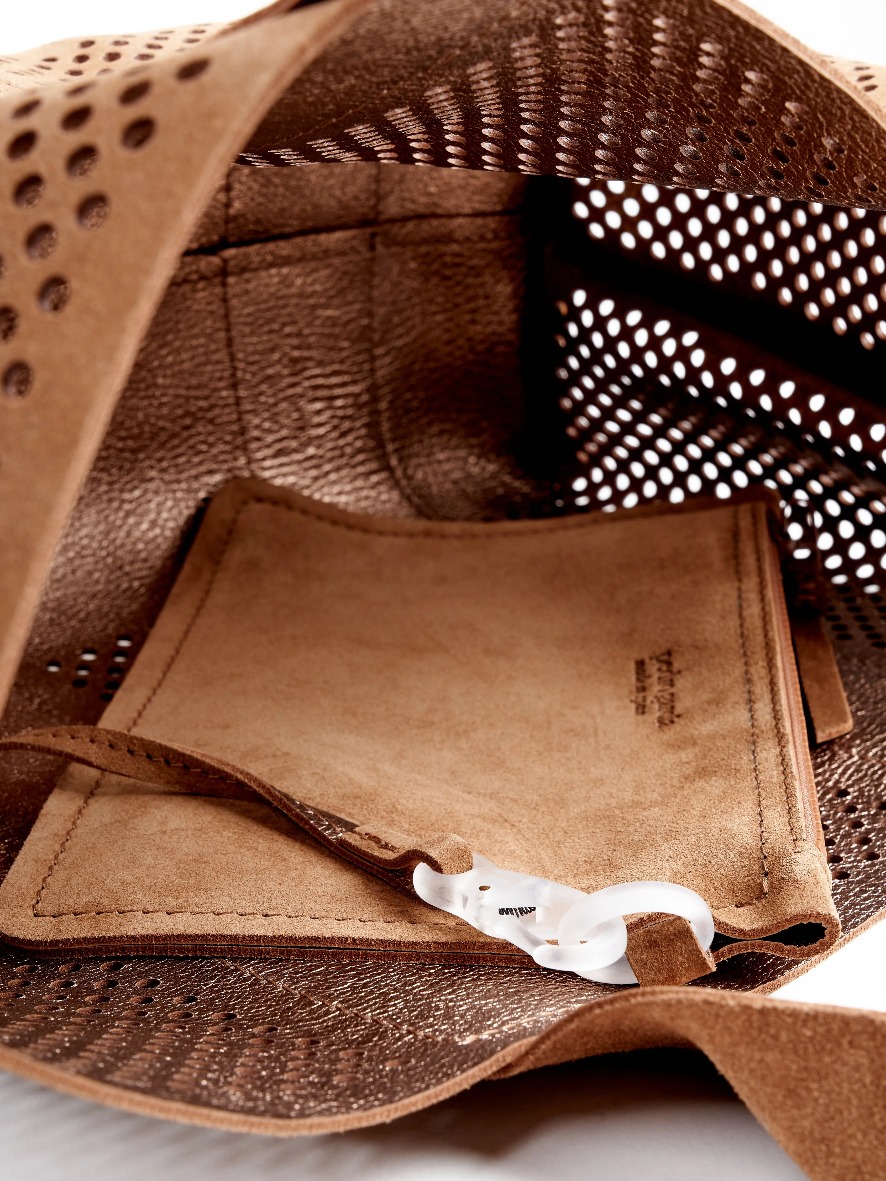 perfed tote - hazelnut castoro