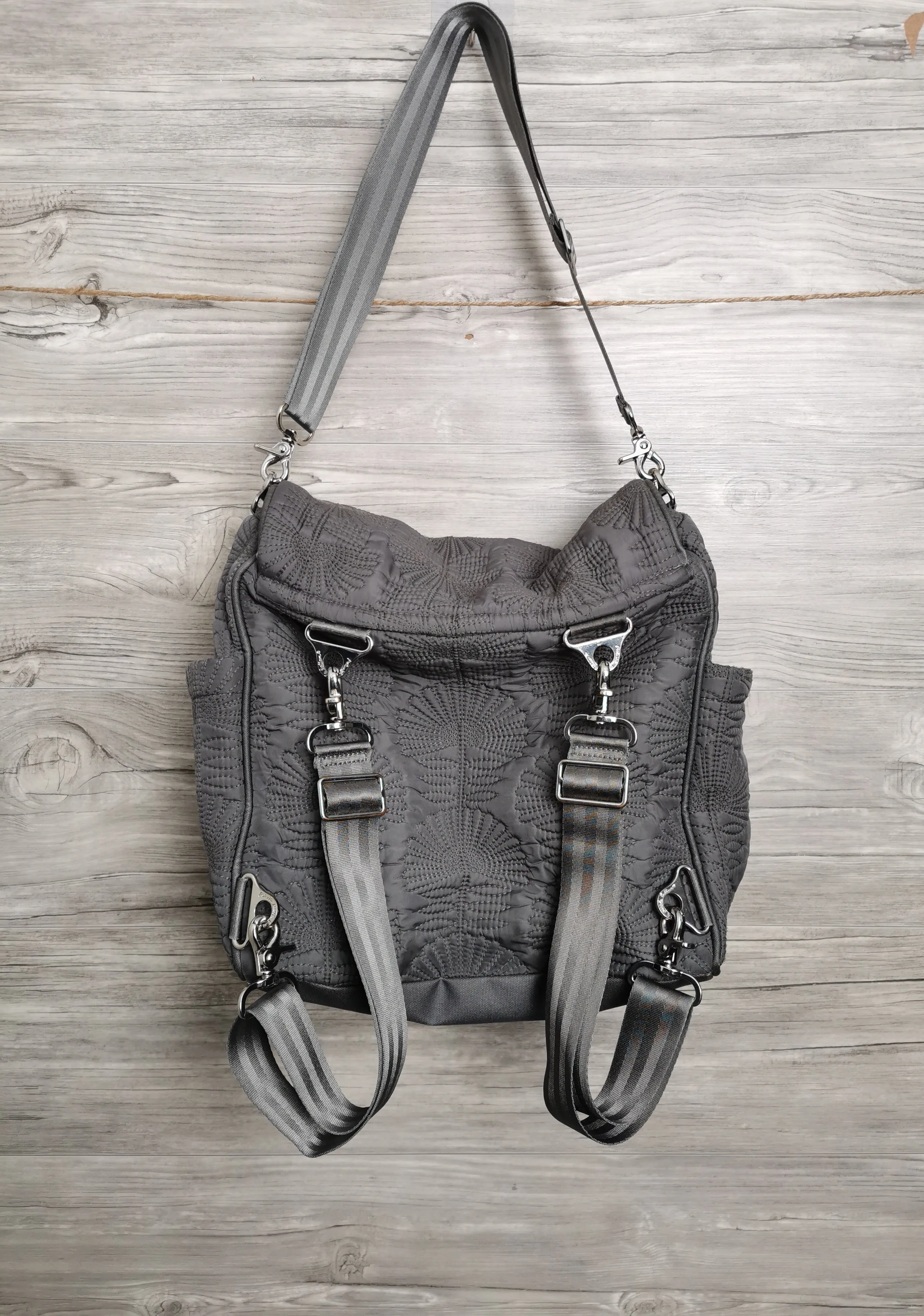 PETUNIA PICKLE BOTTOM DIAPER BAG VGUC