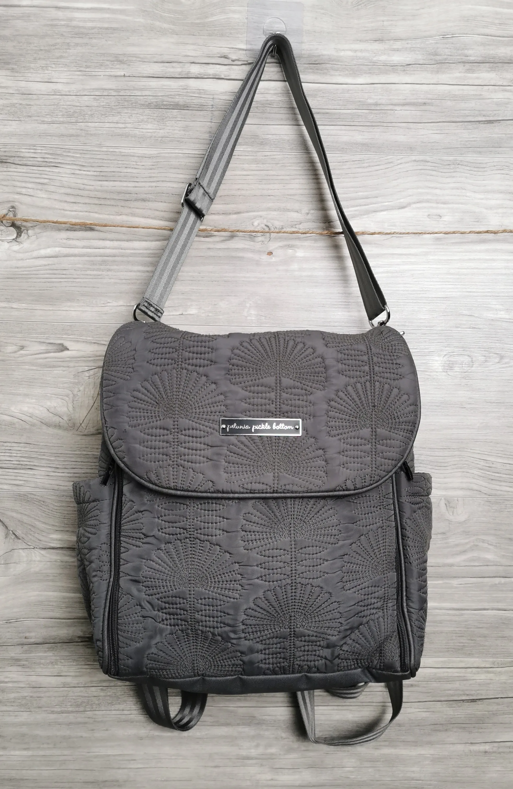 PETUNIA PICKLE BOTTOM DIAPER BAG VGUC