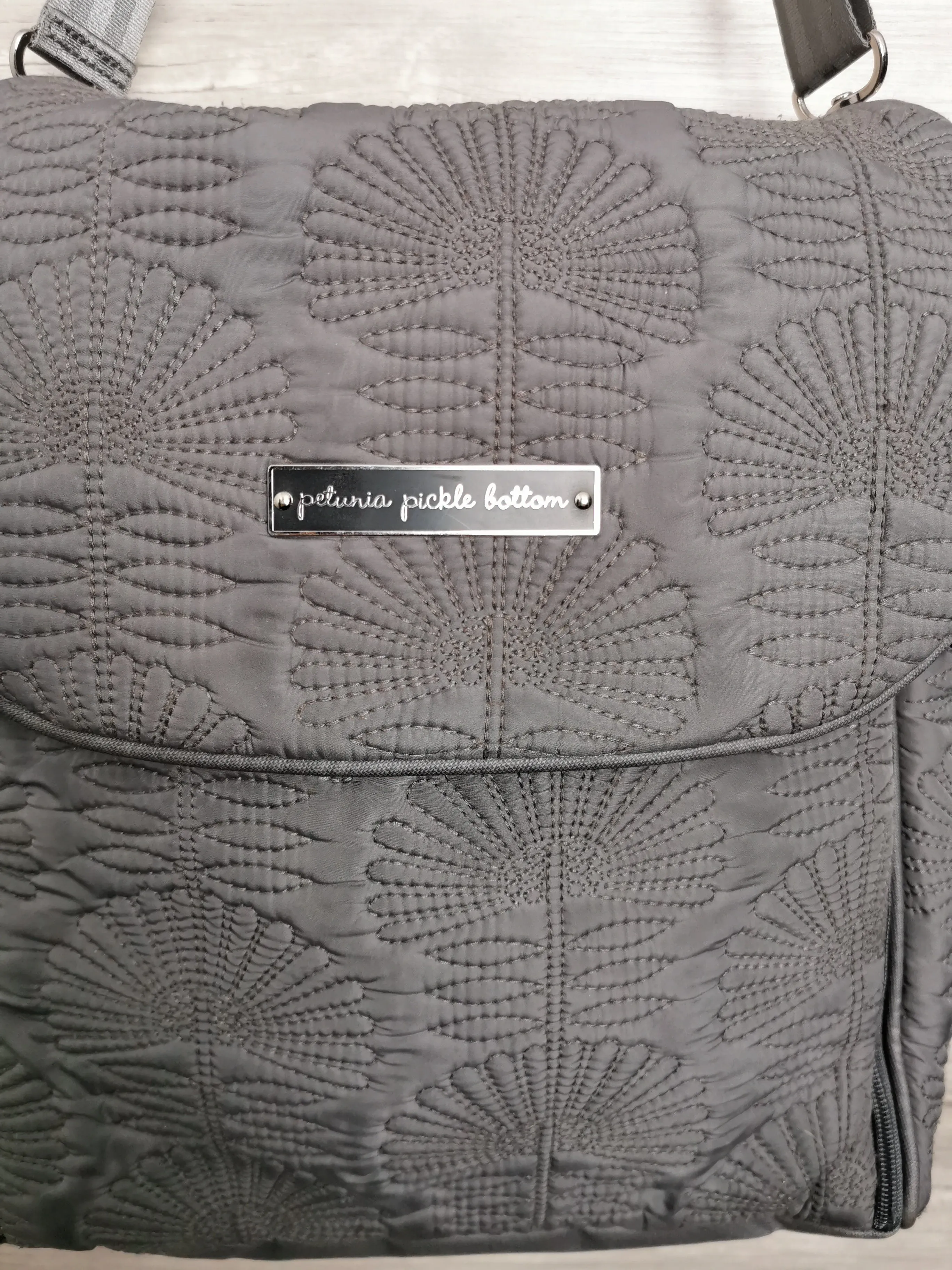PETUNIA PICKLE BOTTOM DIAPER BAG VGUC