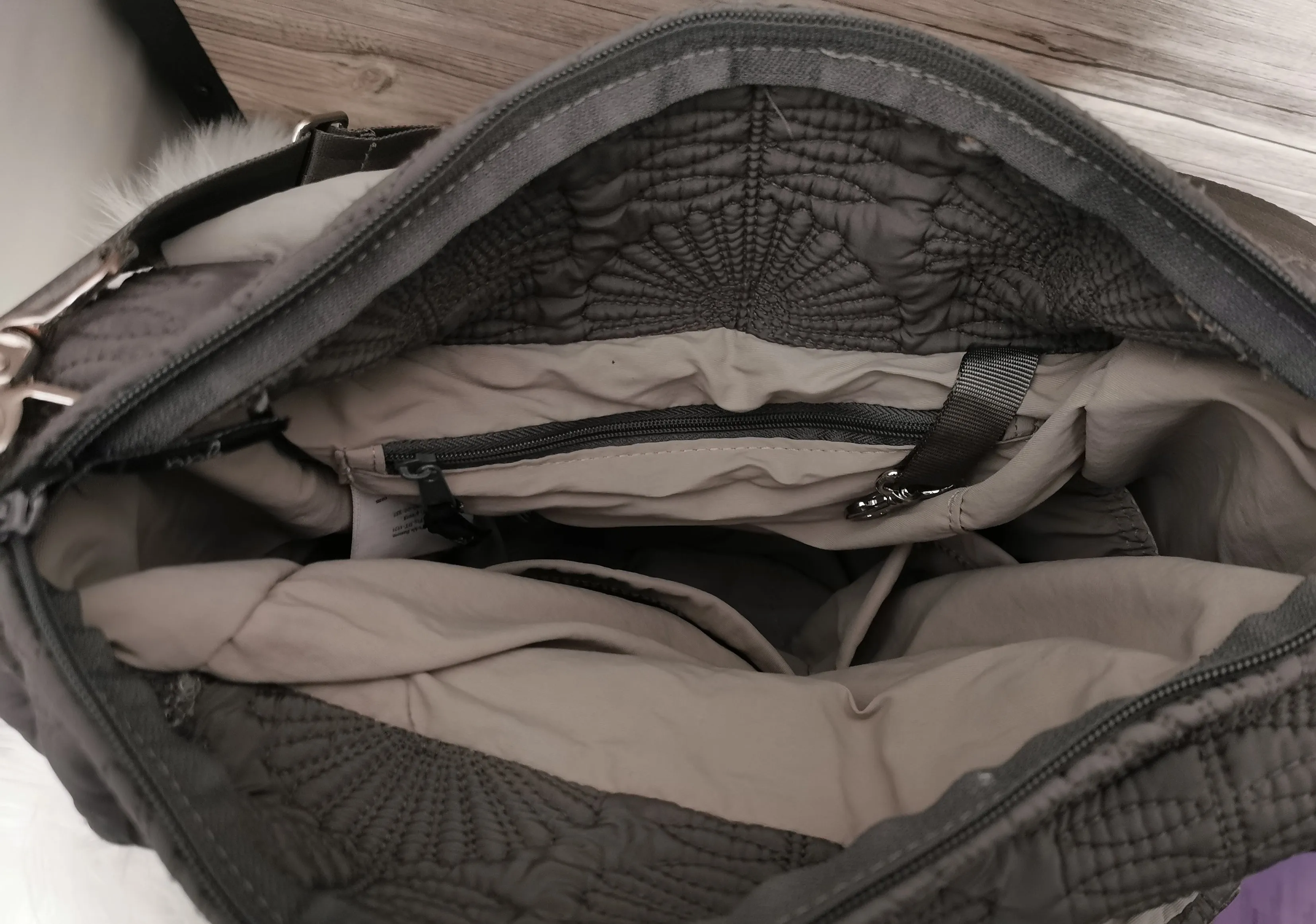 PETUNIA PICKLE BOTTOM DIAPER BAG VGUC