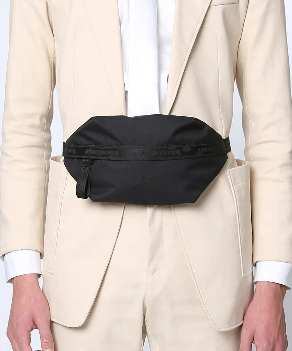 Pinqponq Brik Gürteltasche aus recycelten PET-Flaschen