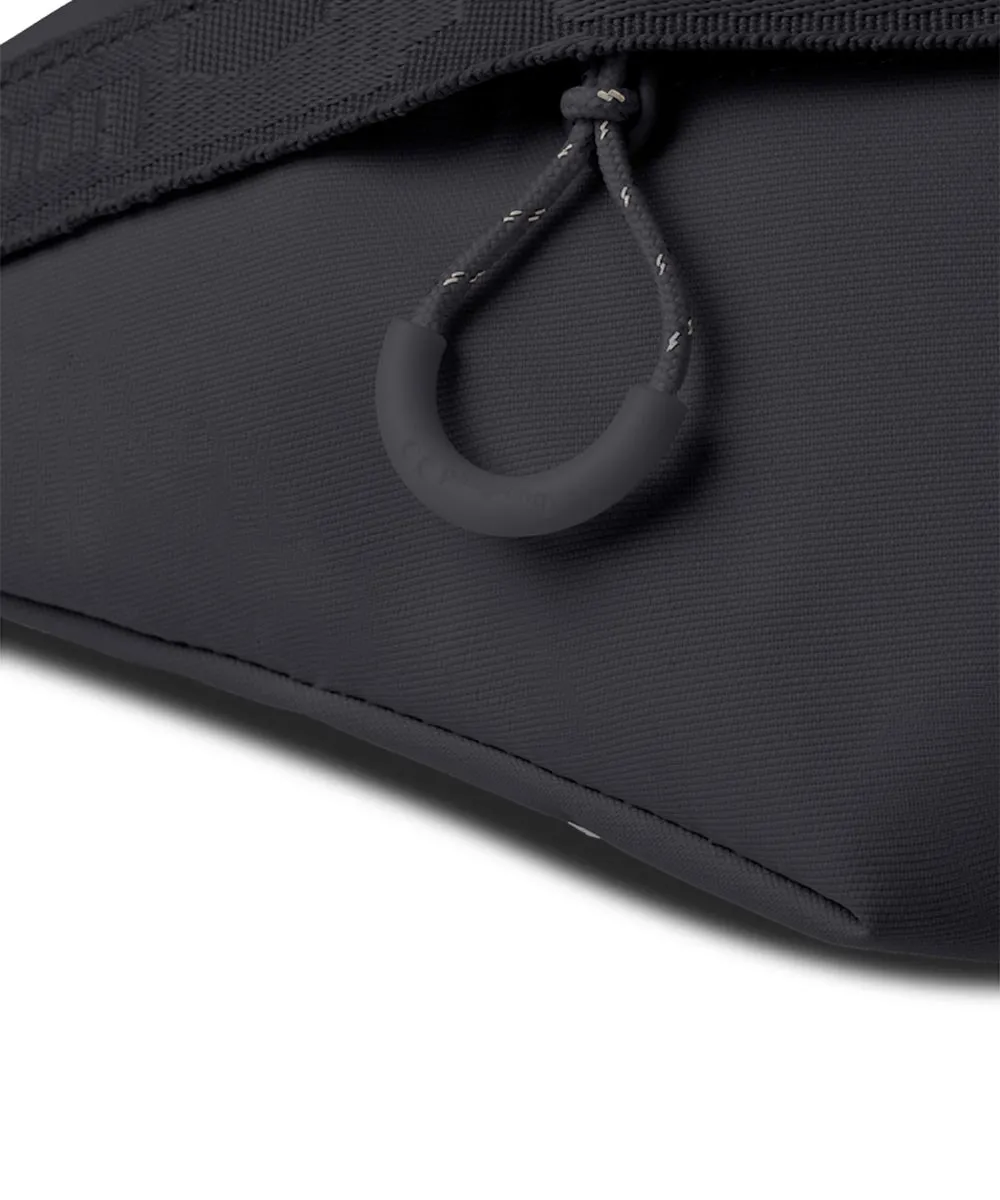 Pinqponq Brik Gürteltasche aus recycelten PET-Flaschen
