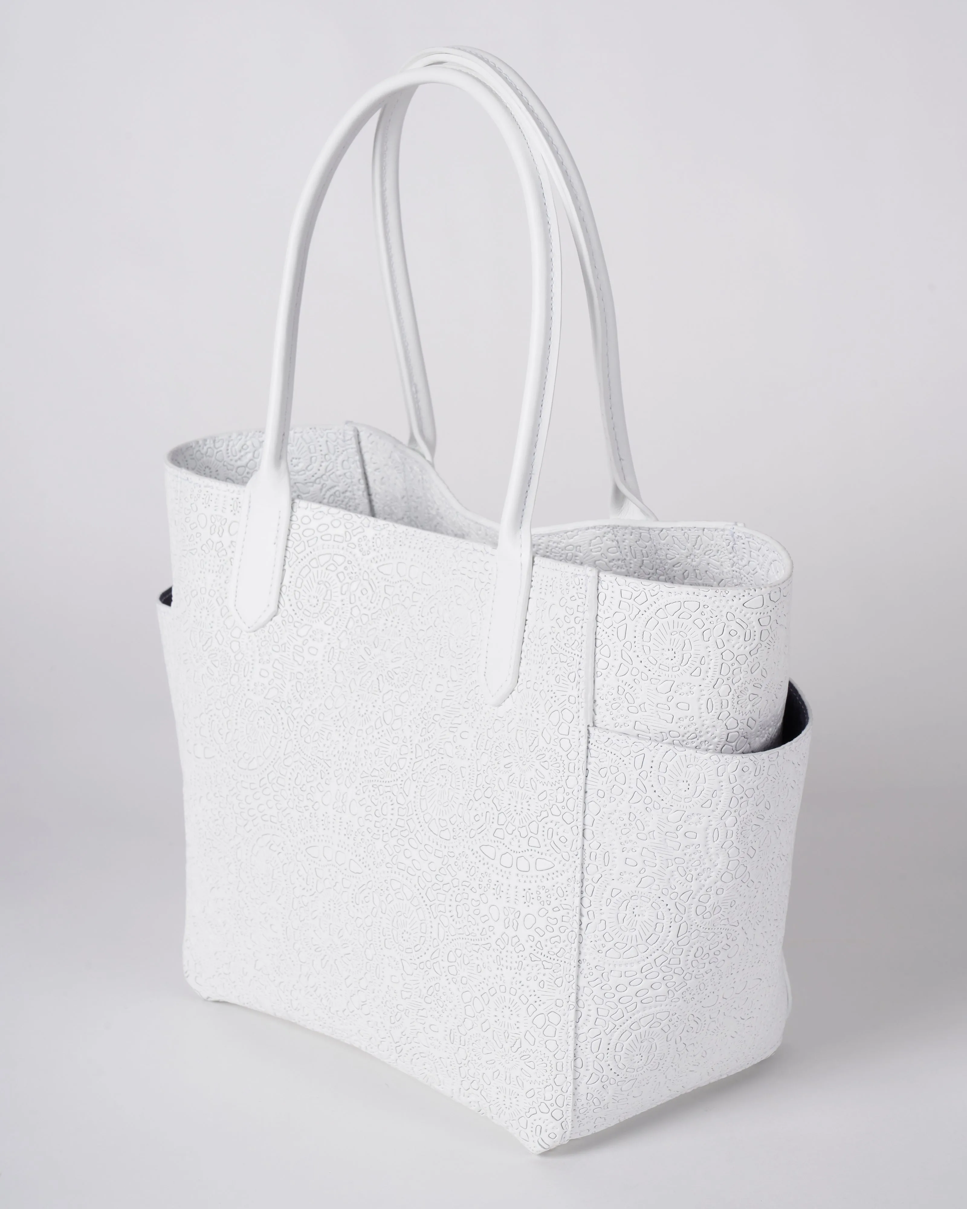 small pocket tote - white chantilly