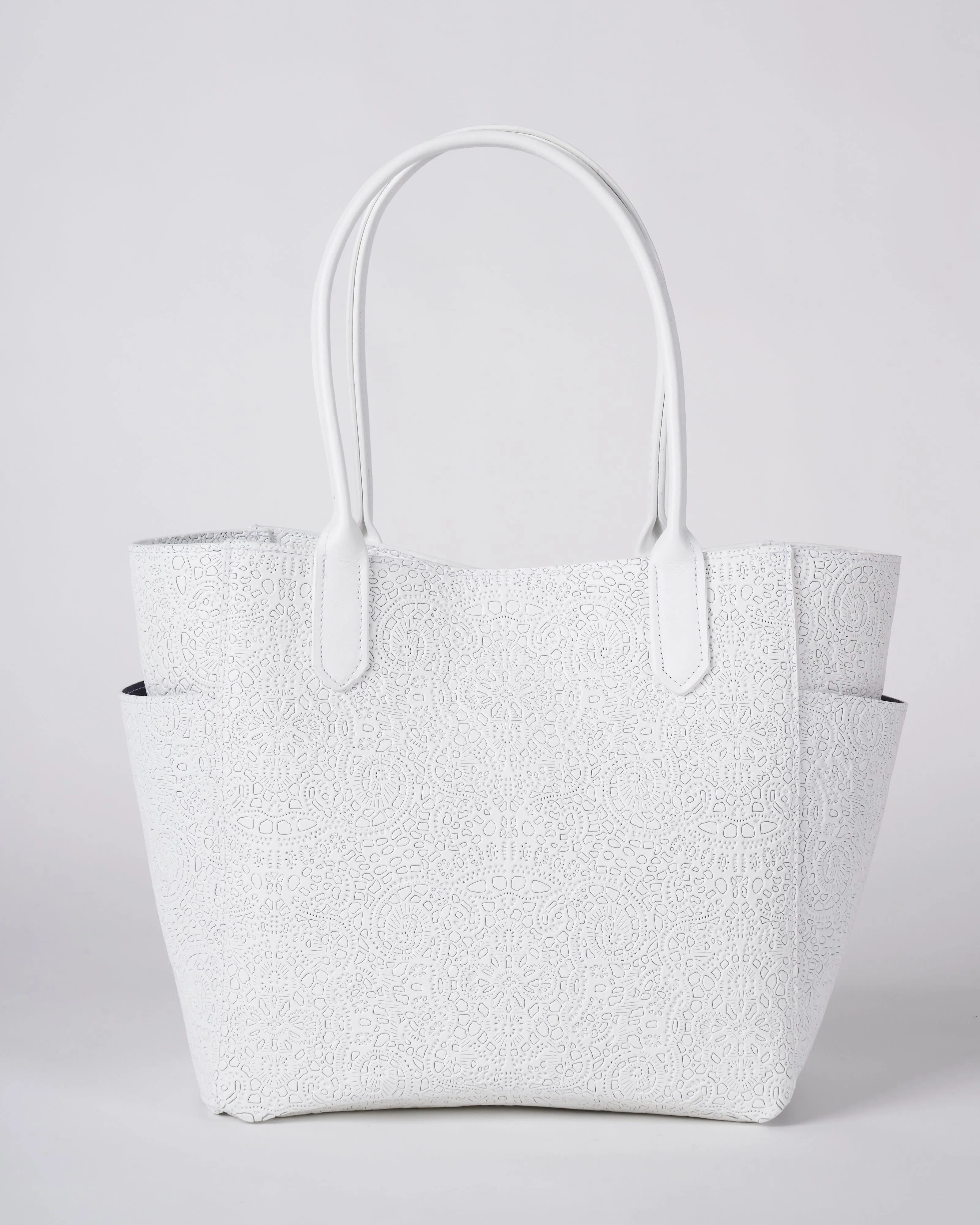 small pocket tote - white chantilly