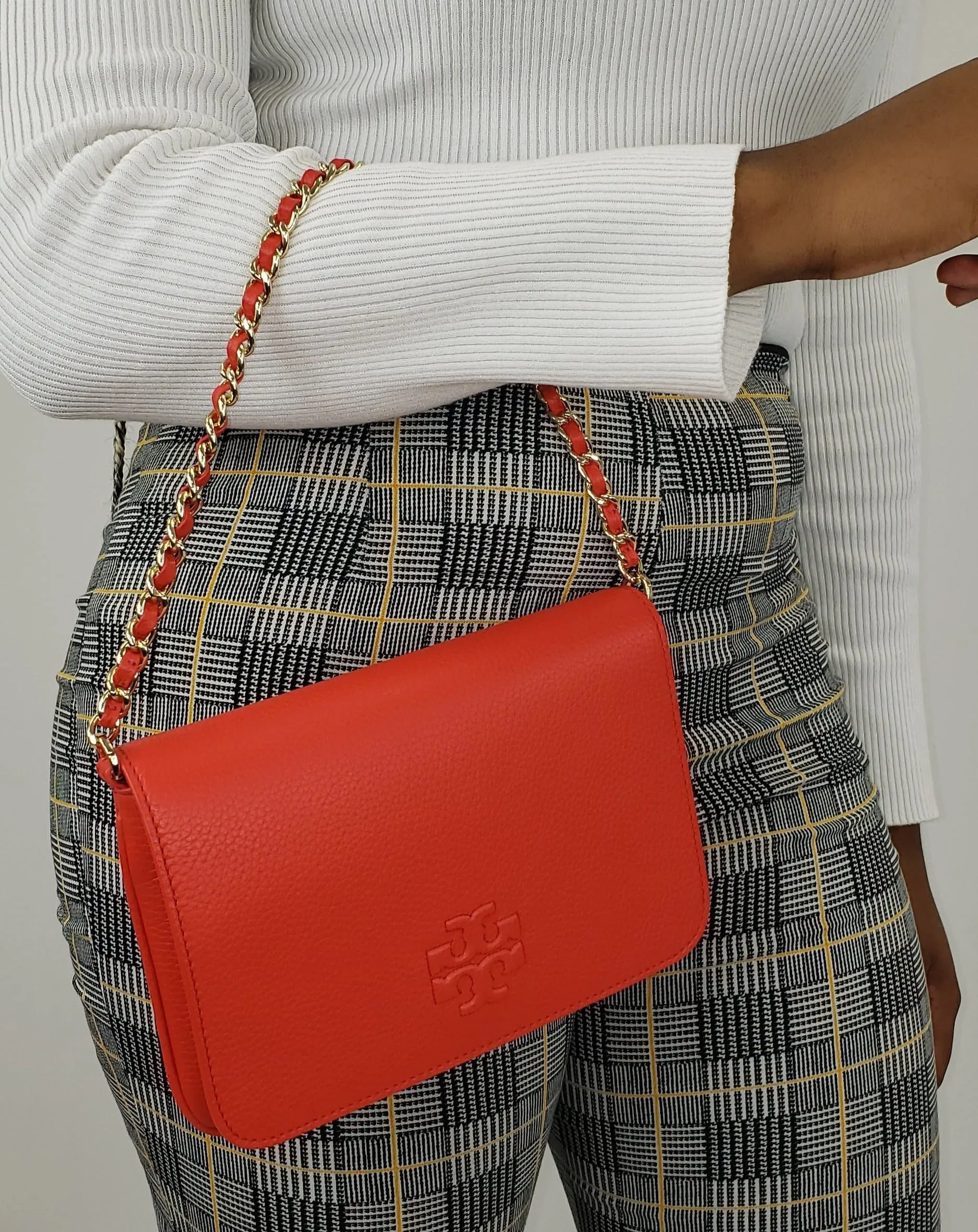 Tory Burch Thea Clutch in Brilliant Red