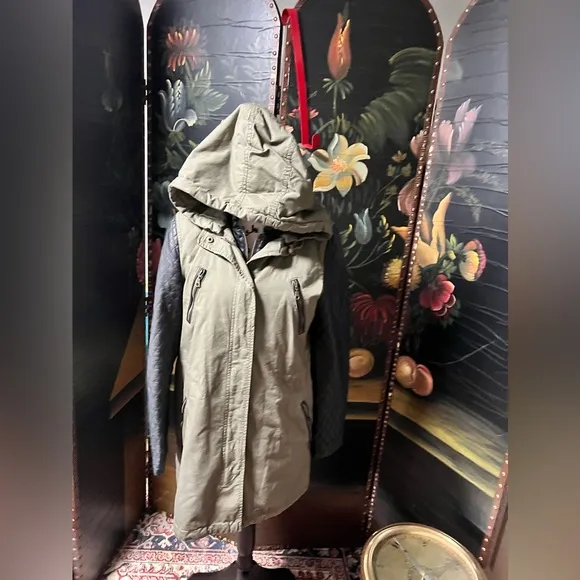 Victoria’s Secret Stylish Olive Green Jacket with Black Sleeves