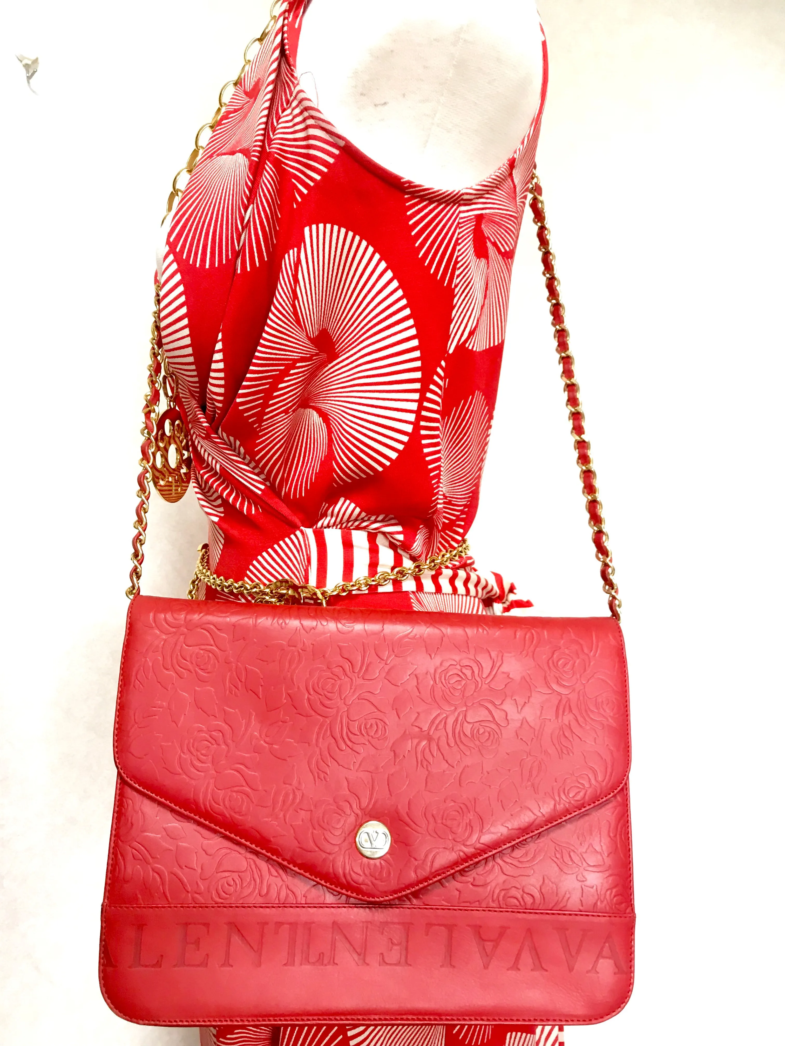 Vintage Valentino Garavani red leather chain shoulder bag with rose flower embossed design and round V motif. Can be clutch bag.