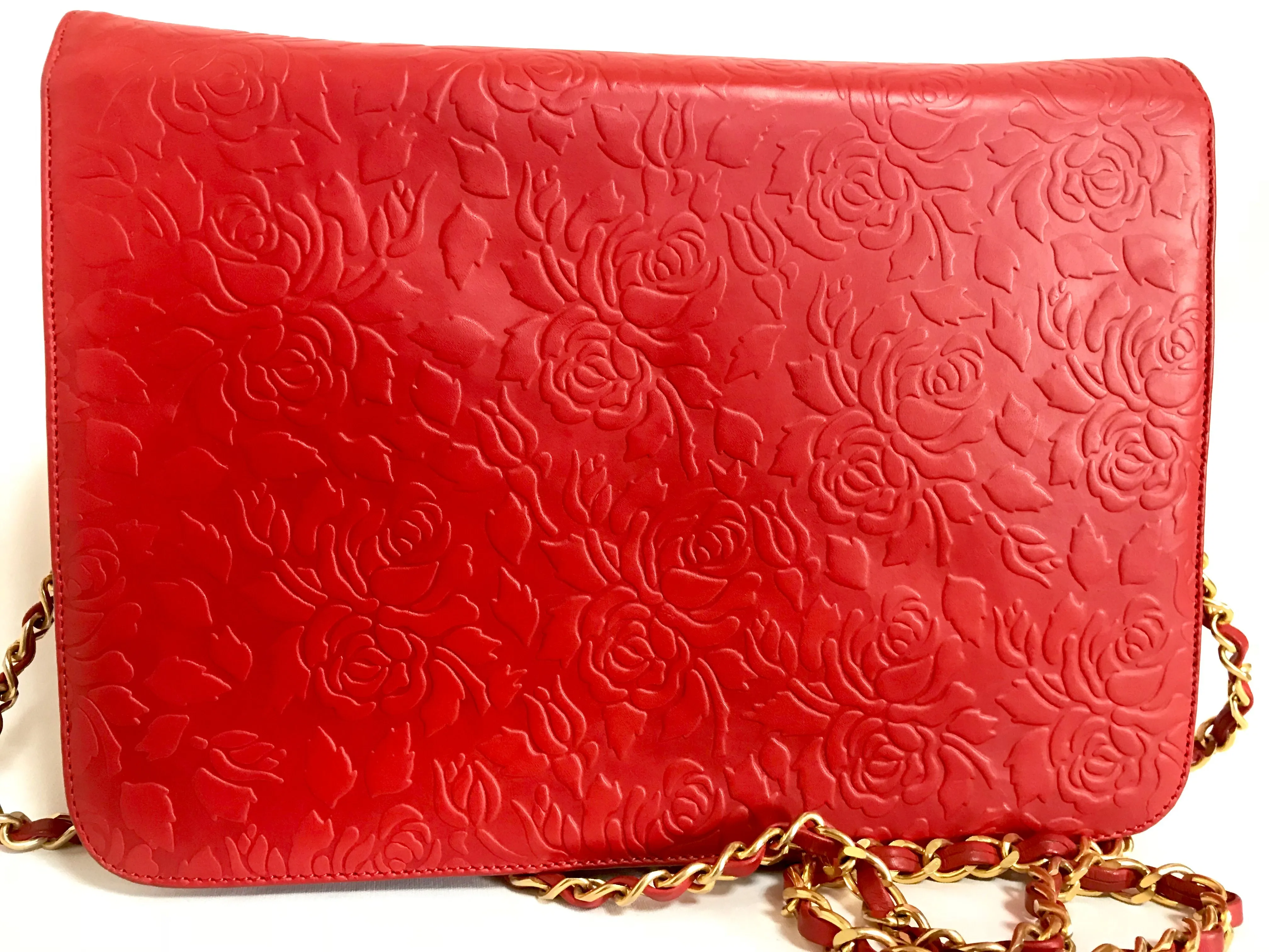 Vintage Valentino Garavani red leather chain shoulder bag with rose flower embossed design and round V motif. Can be clutch bag.