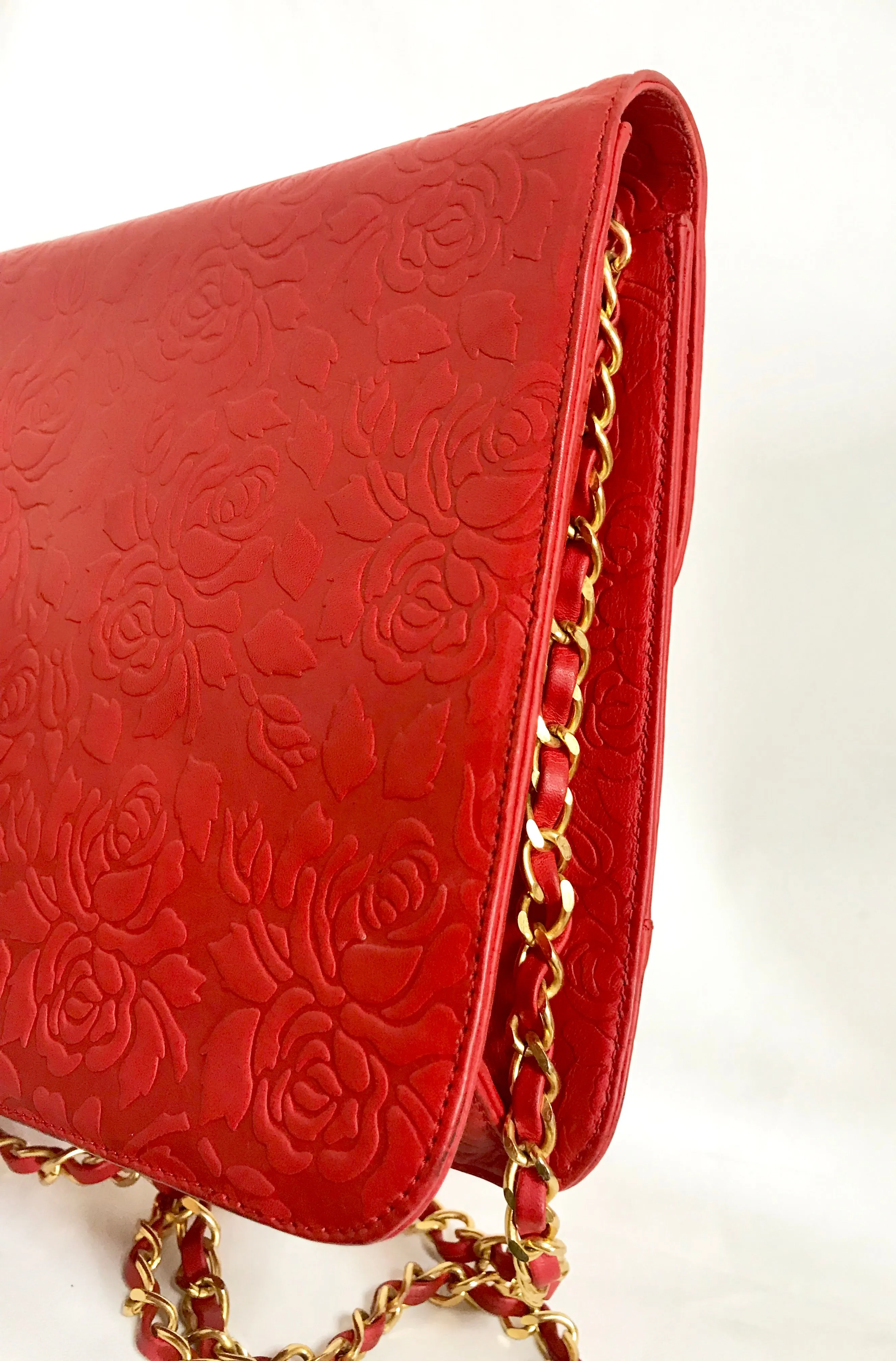 Vintage Valentino Garavani red leather chain shoulder bag with rose flower embossed design and round V motif. Can be clutch bag.