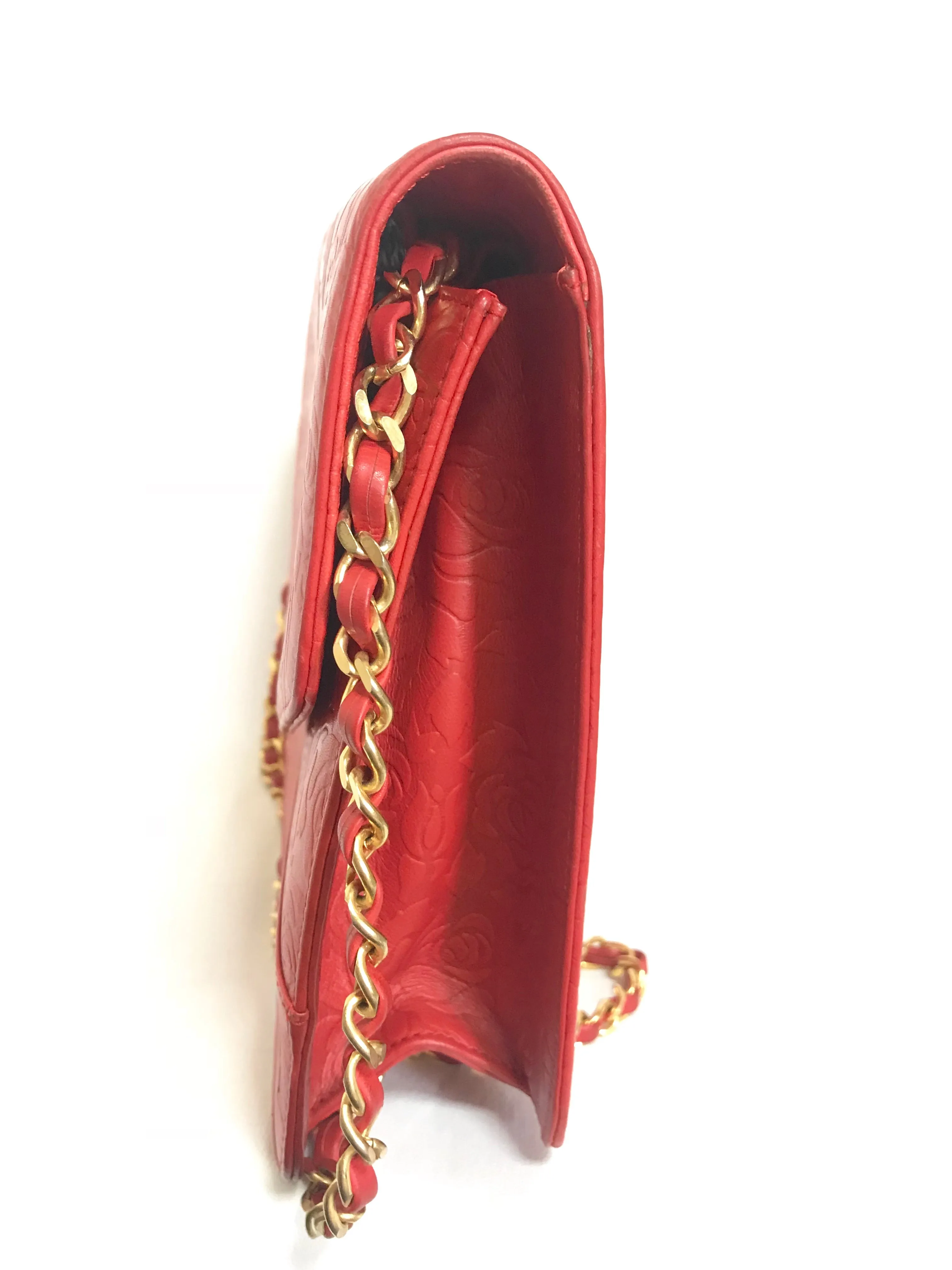 Vintage Valentino Garavani red leather chain shoulder bag with rose flower embossed design and round V motif. Can be clutch bag.